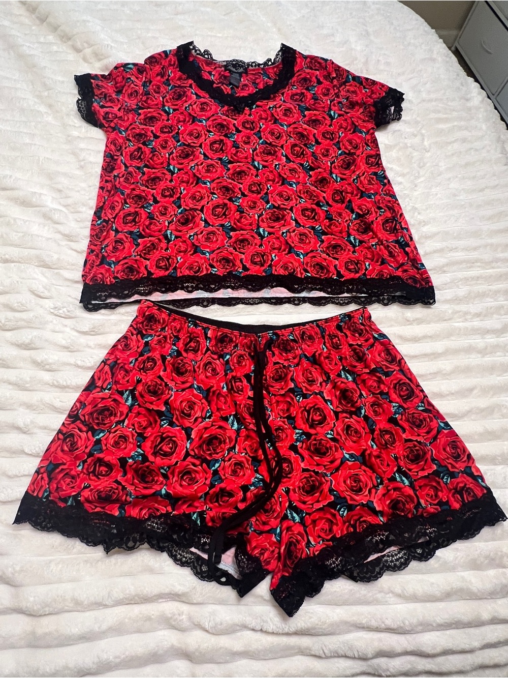 Rene Rofe Red Rose Print Lace-Trim Pajama Set